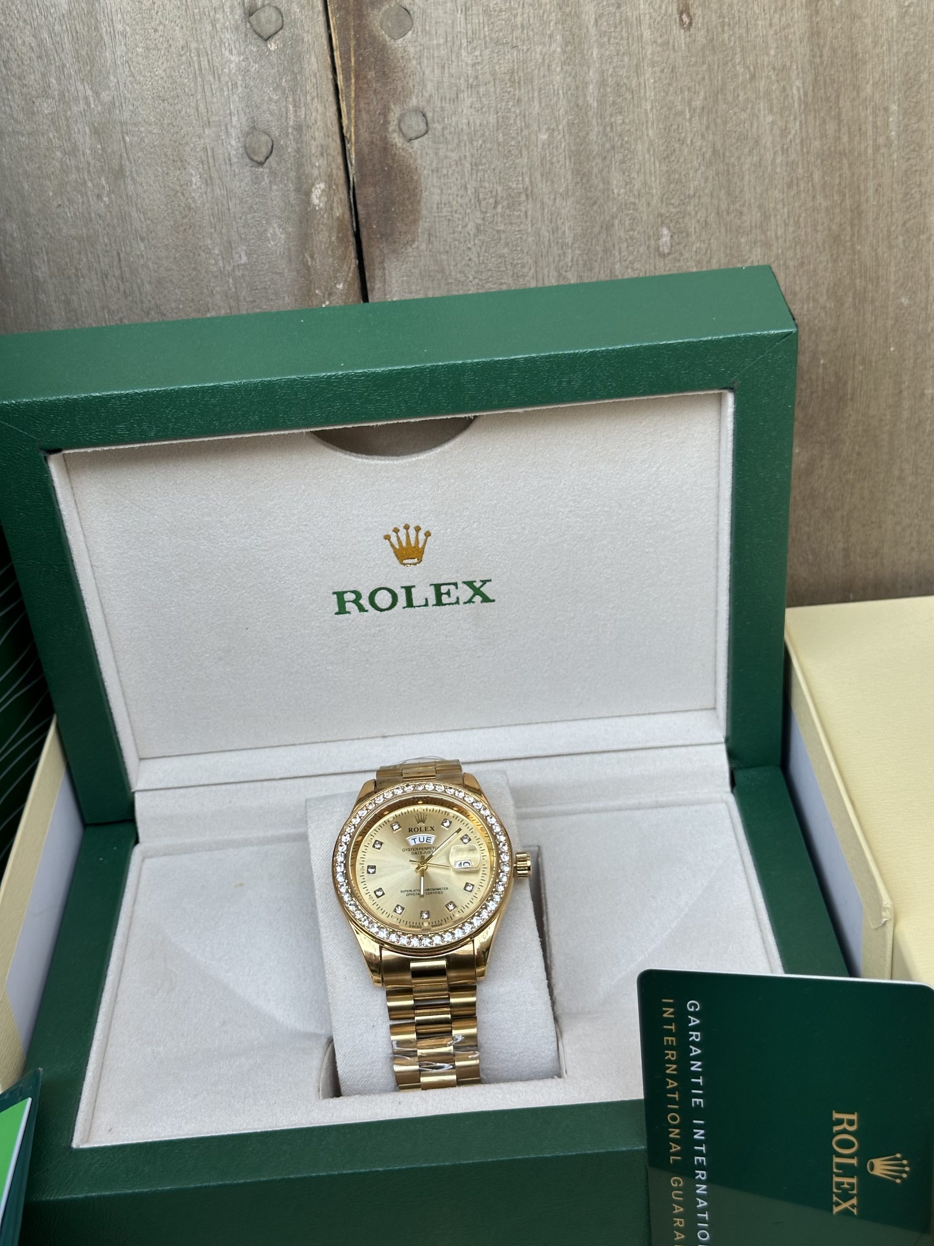 GOLDEN DAY DATE ROLEX 40mm WITH ORGINAL BOX