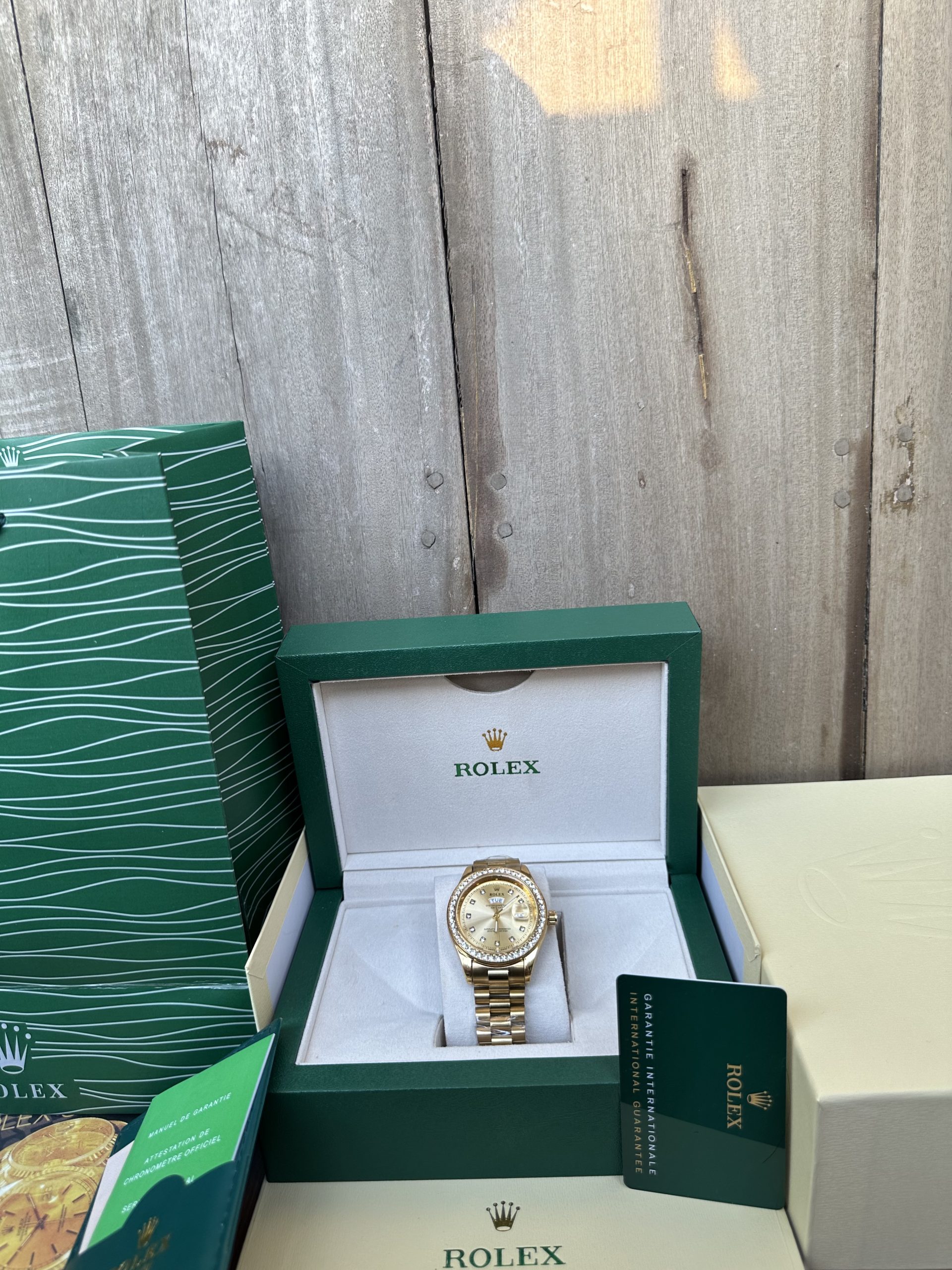 GOLDEN DAY DATE ROLEX 40mm WITH ORGINAL BOX - Image 2