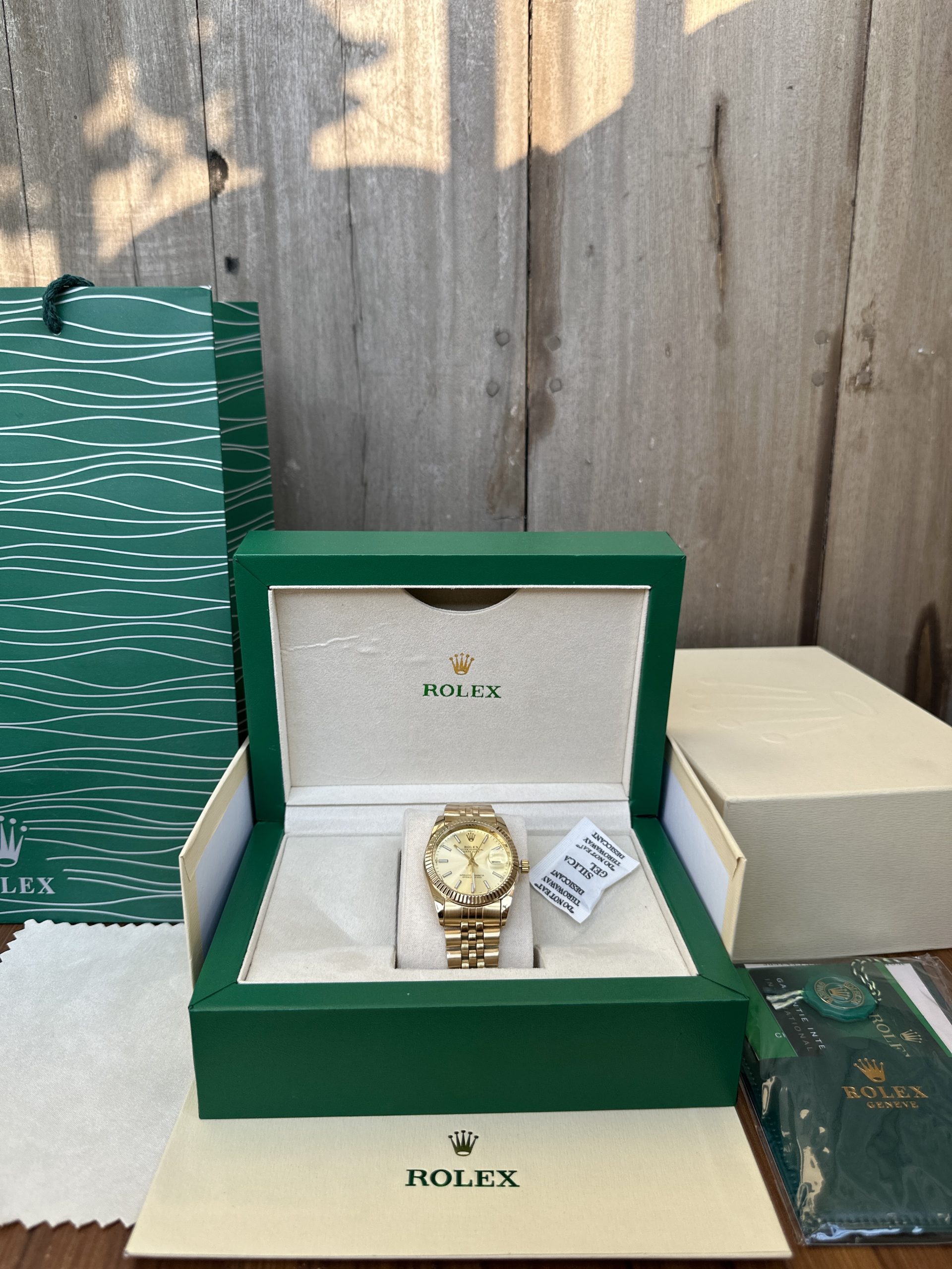 Ladies Golden Hour Date just 34mm with original Rolex box - Image 3